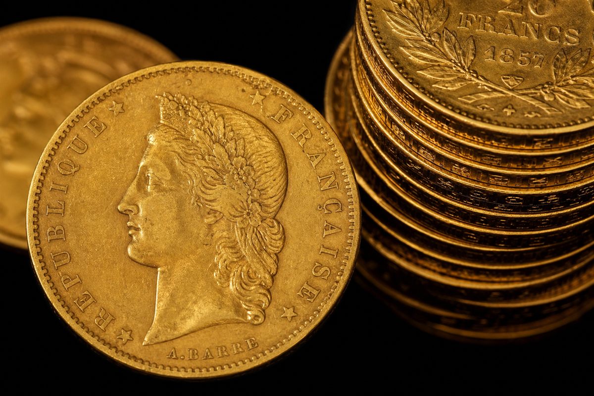 Lingots et pièces d'or — métaux précieux physiques